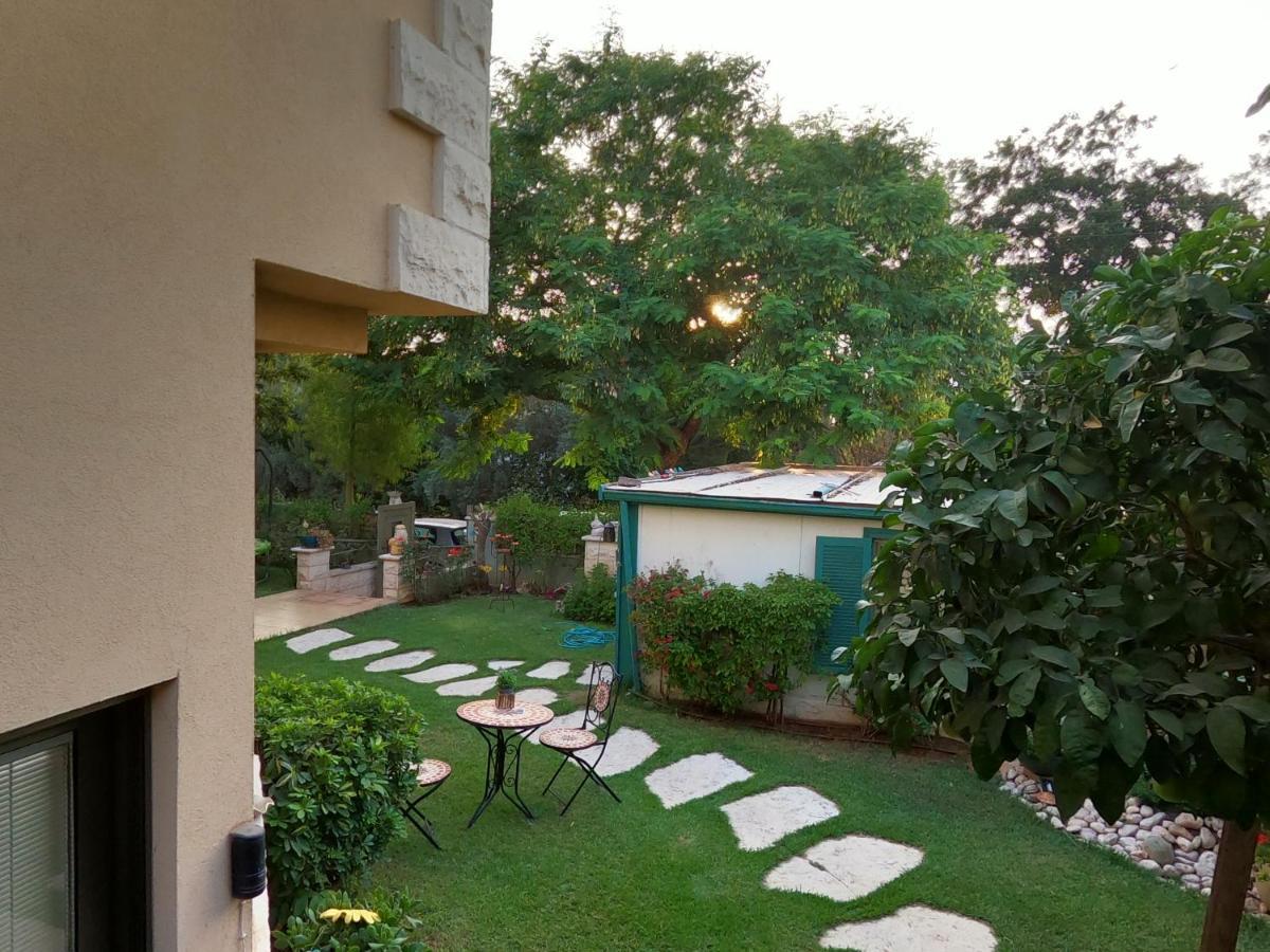 Orlinka Hotel Tirat Yehuda Exterior foto